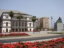 220px-Monumento_a_Benito_Perez_Galdos_frente_al_Teatro