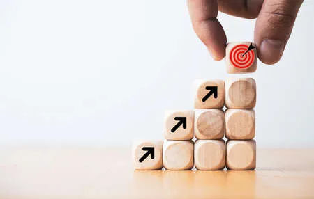 182699172-poner-a-mano-el-tablero-de-destino-virtual-y-la-flecha-que-imprimen-la-pantalla-en-un-cubo-de-madera