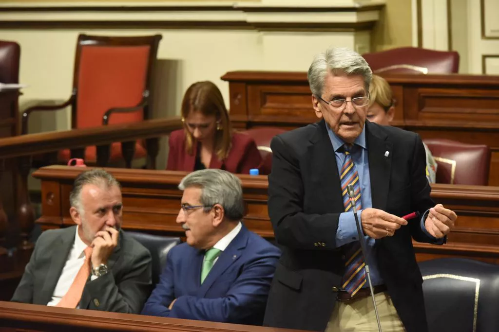 Julio-Pérez-en-el-Parlamento-de-Canarias-el-24-de-septiembre-de-2019